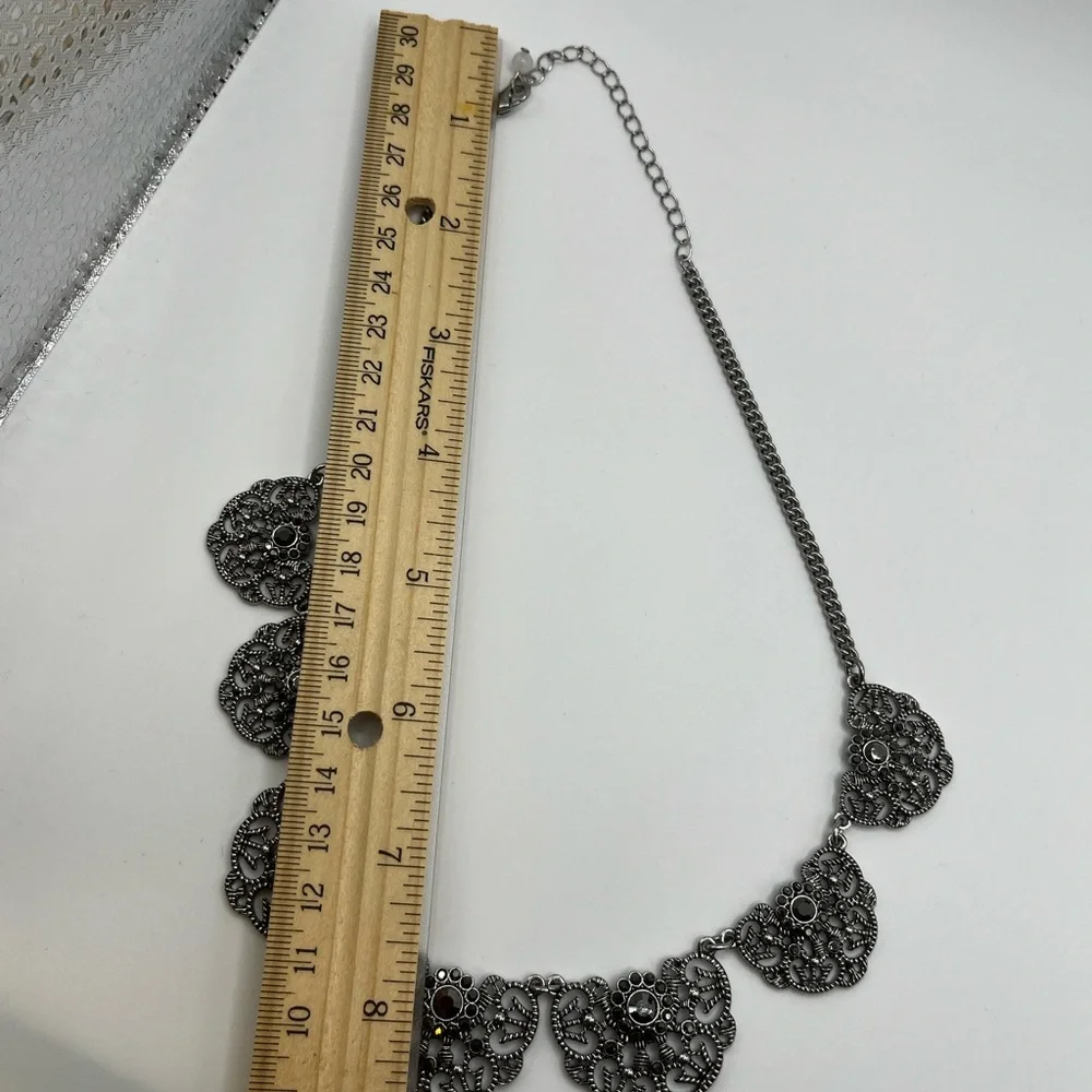 Stunning vintage silver tone filigree ornate chic bib necklace gray rhinestones